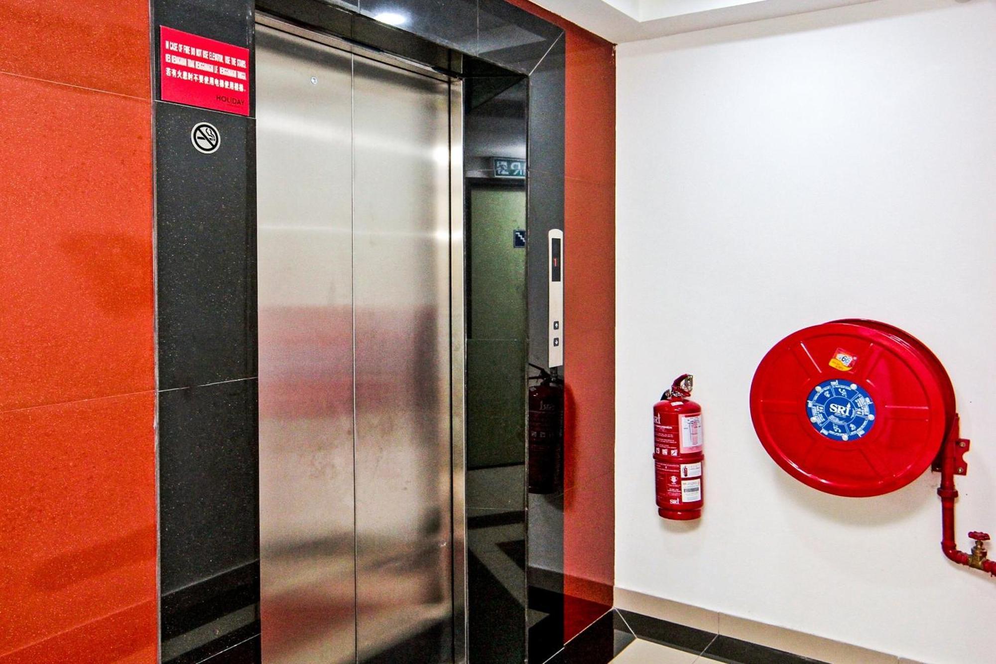 Oyo 44054 Holiday Mansion Inn Sibu Luaran gambar